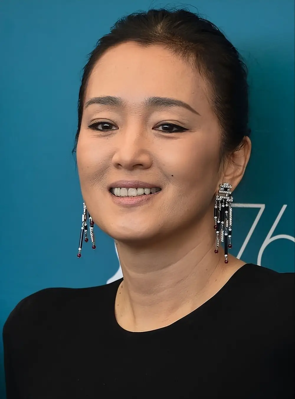 童瑶嘴巴不对称问题_娱乐圈好看的嘴_娱乐圈美女嘴巴缺陷